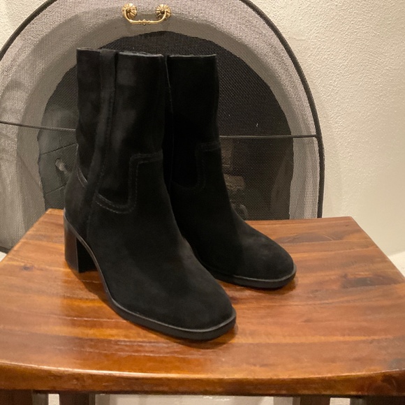 Steve Madden Romney Bootie Balck Suede size 7 - Picture 2 of 8